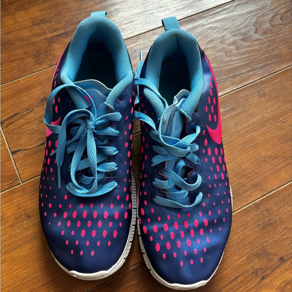 Nike Free Express Athletic Shoes